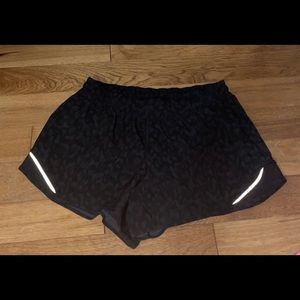 lululemon hotty hots size 12 4 inch